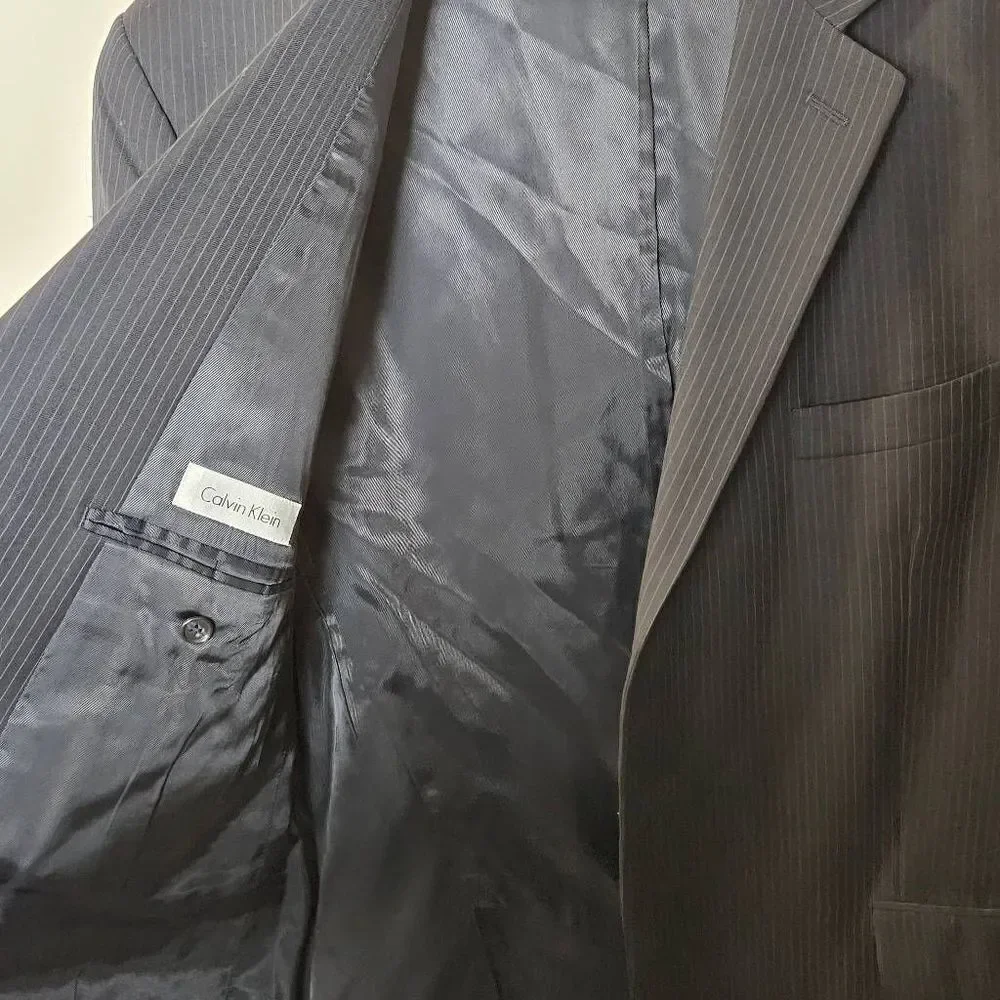 Calvin Klein Sport Coat Blazer Pinstripe Black 100% Wool 3 button Flap Pocket Me